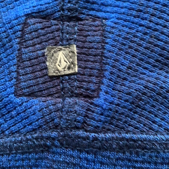 Volcom boys hooded t shirt. Size medium. Excellent condition - Picture 8 of 9